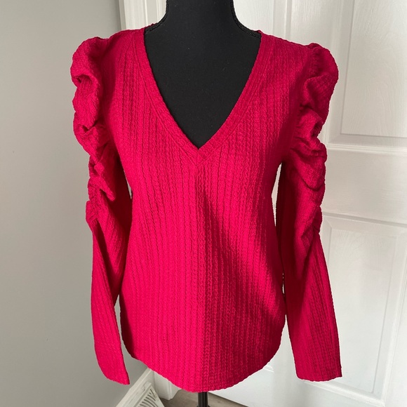 Like new. Loft top - Picture 1 of 6